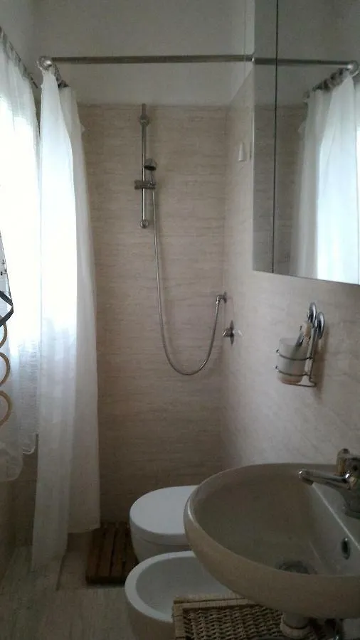 Casa Il Nido Delle Fate Camera Con Bagno Portico E Giardino Hotel Peschiera del Garda 0*,  Italy