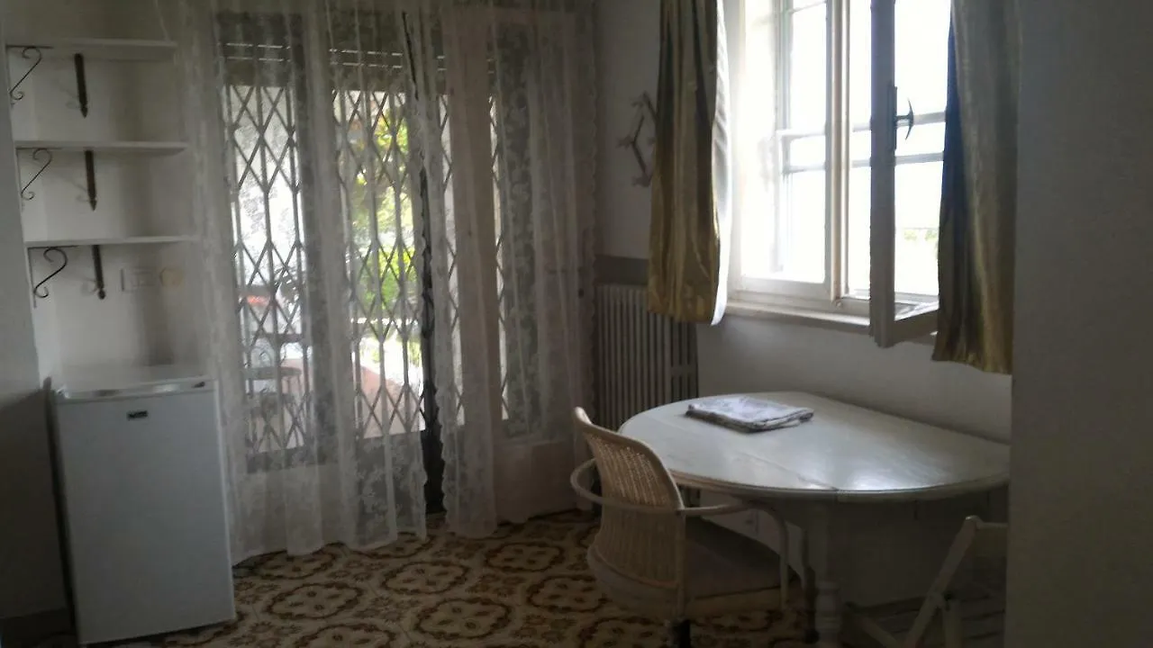 Guest house Casa Il Nido Delle Fate Camera Con Bagno Portico E Giardino Hotel Peschiera del Garda Italy