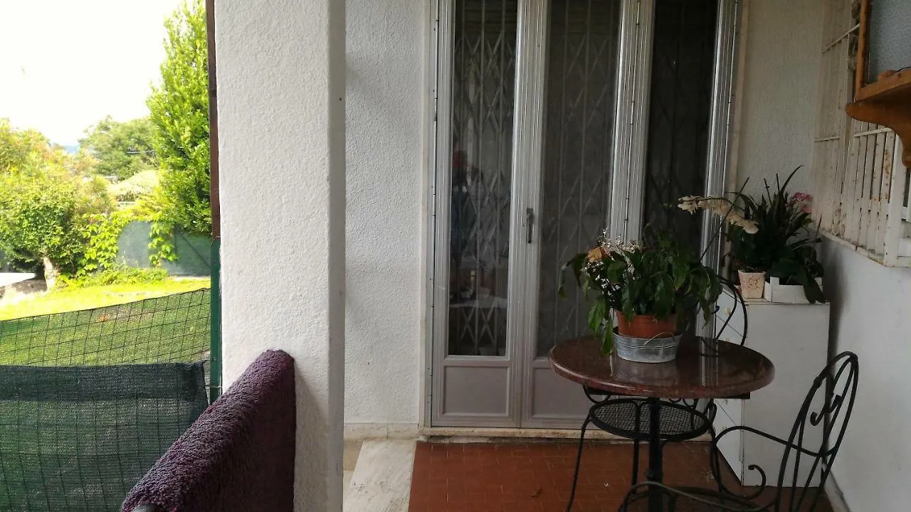 Guest house Casa Il Nido Delle Fate Camera Con Bagno Portico E Giardino Hotel Peschiera del Garda